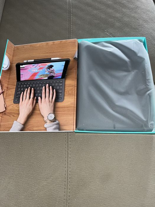 Husă cu tastatură logitech slim folio