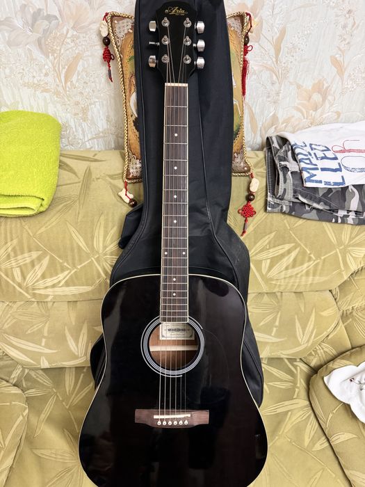 Гитара акустическая