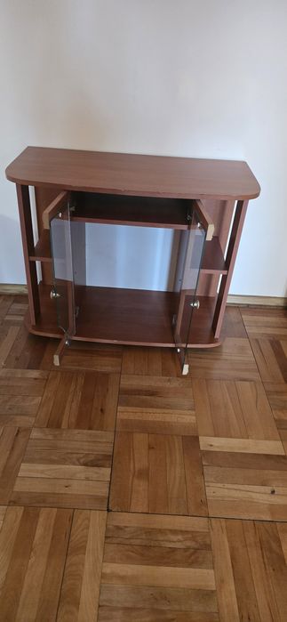 Comoda televizor pe rotile
