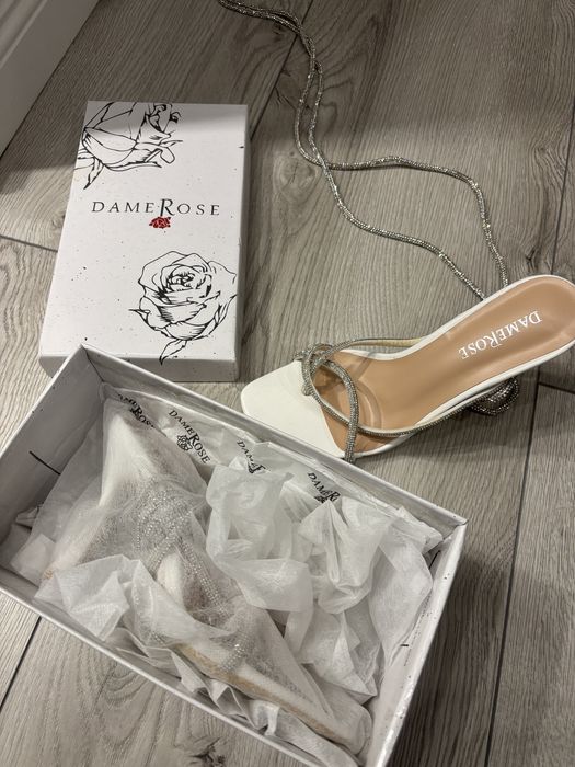 Pantofi sclipitori