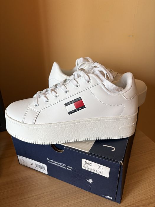 Нови дамски сникърси Tommy Jeans -39 номер