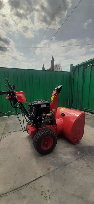 Продам снегоуборщик