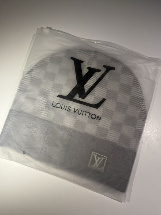 Луксозна шапка на LV