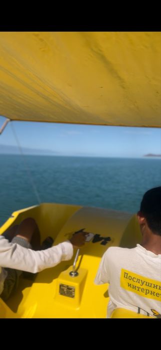 Катамаран педальный