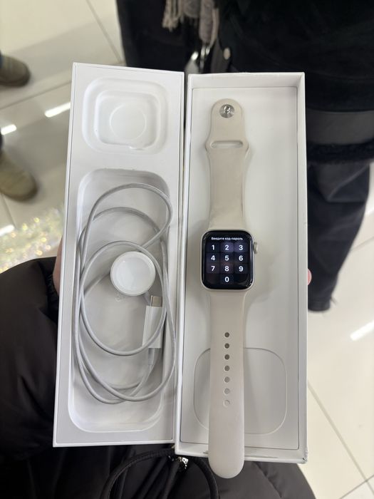 Apple Watch SE (GPS, 2‑го поколения)
