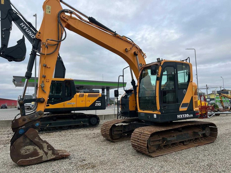 Excavator Hyundai HX130 LCR  - 13 T , 75 Hp , 2 Cupe  + Video