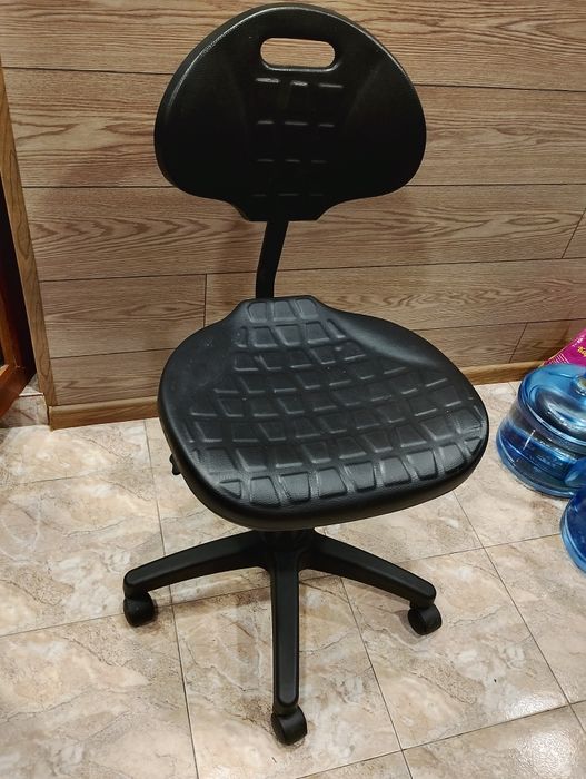 Стол от полиуретан