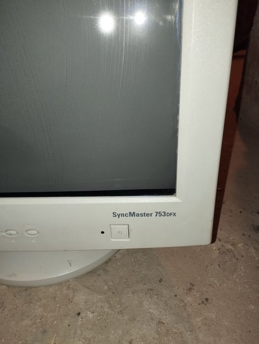 Настолен монитор Самсунг