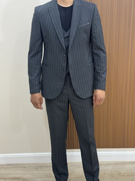 Костюм тройка темно серый