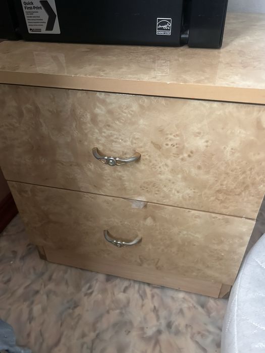 Продам кровать шкаф и 2 тумбочки