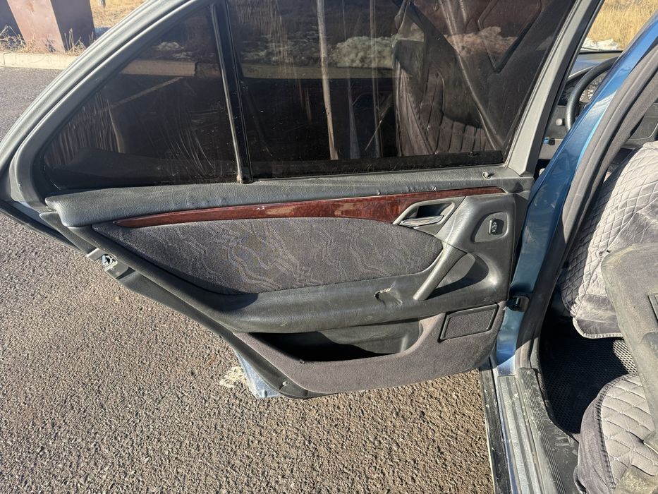 Дверные карты мерседес 210