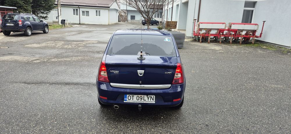 Vând Dacia logan