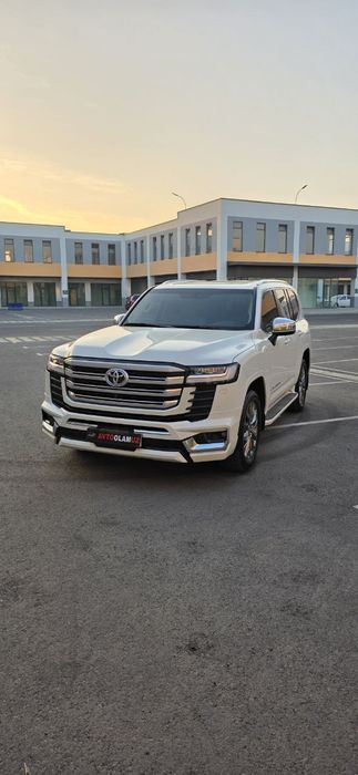 Land Cruiser 300 новая машина