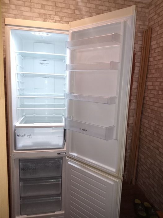 Холодильник BOSCH в хорошем состоянии