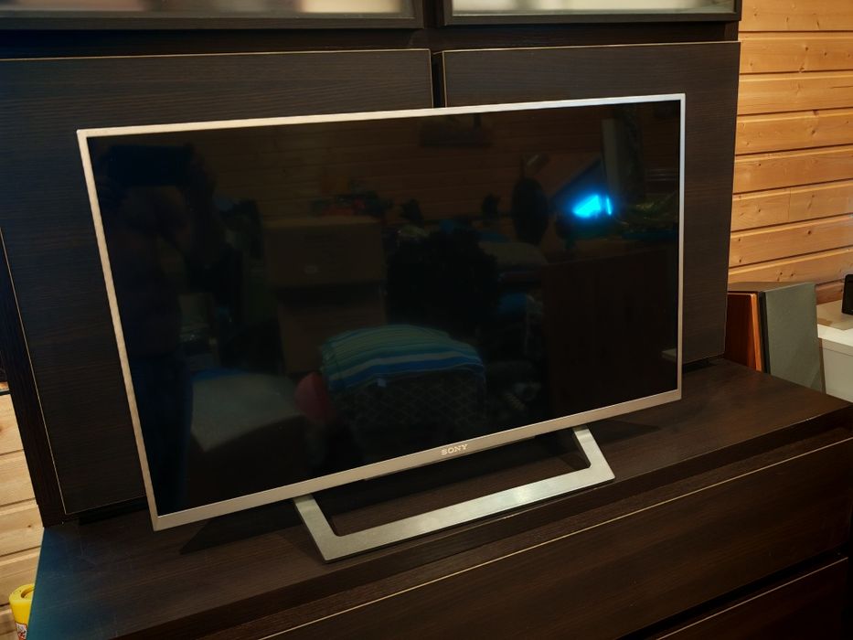 Vând TV Sony 82"