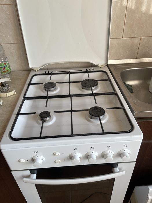 Vand atagaz cu patru ochiuri Gorenje, cu hota .