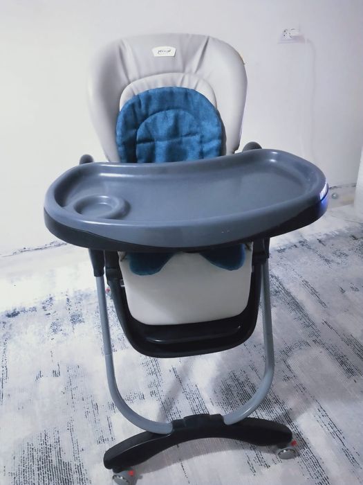 Стульчик для кормления ребенка.