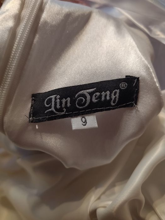 Продам платье белое, нарядное