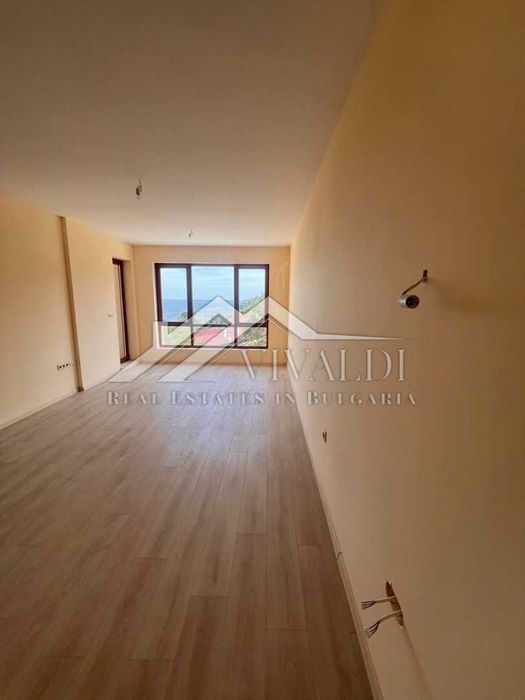 Продава се Двустаен апартамент в Варна, Аспарухово - 76 кв.м за 1816 €/кв.м - Снимка #2