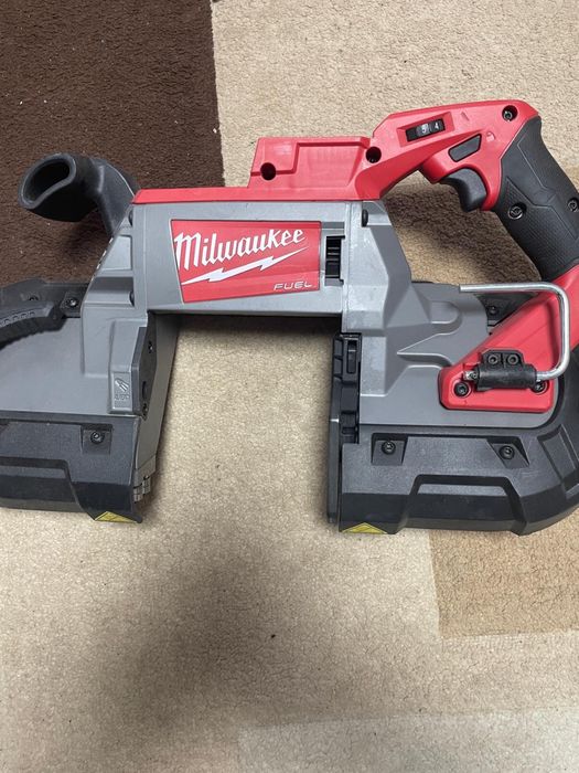 Milwaukee pistol pentru nituit, fierăstrău panglică (fierastrau cu banda), masina de gaurit  la unghi, pistol cu aer cald