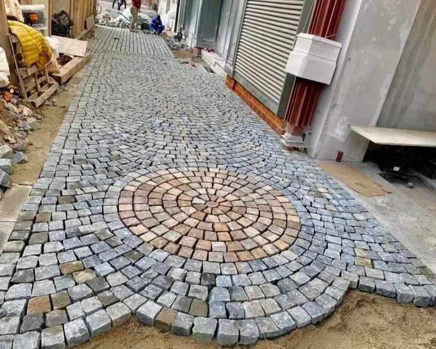 Piatra Cubică de Bazalt – Finisaj Profesional pentru Exterior