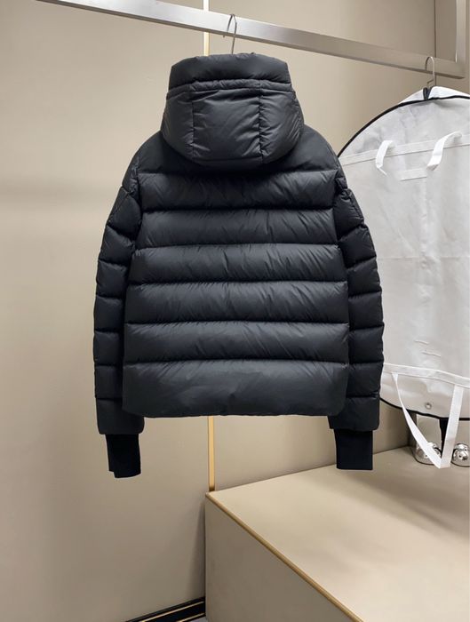 Продам пуховик Moncler в идеальном состоянии