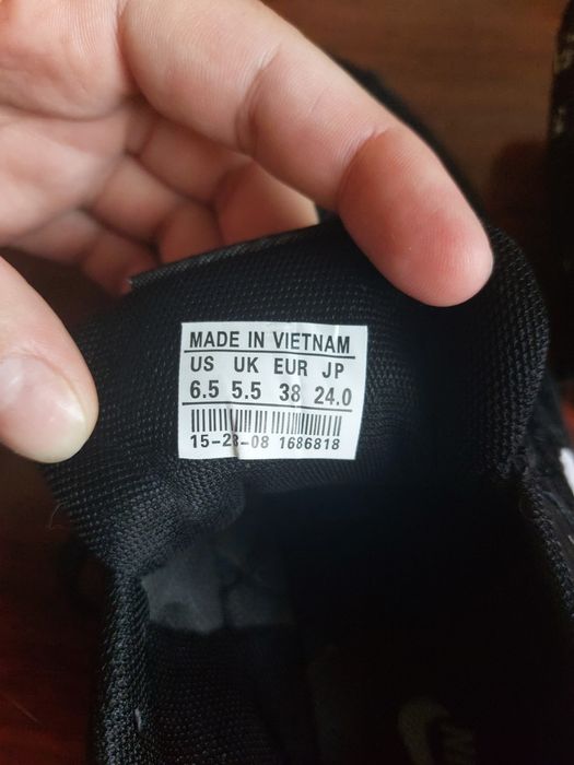 Продам новые кроссовки Nike