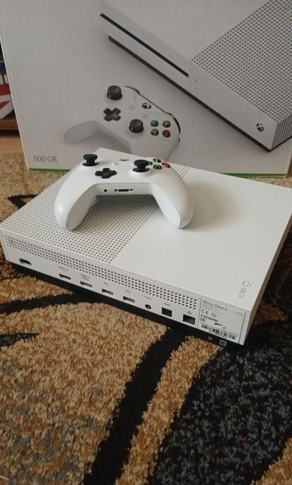 Xbox One S 500Gb impecabil,ca nou