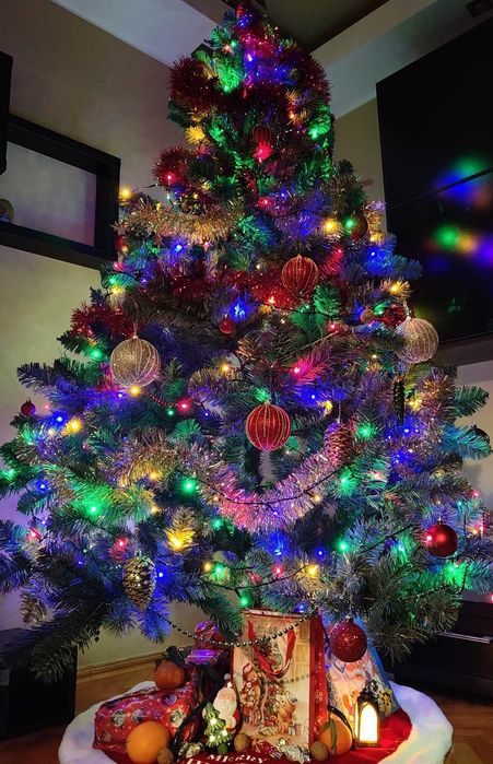 Brad verde artificial superb Kring, ca nou, 210 cm, suport metalic