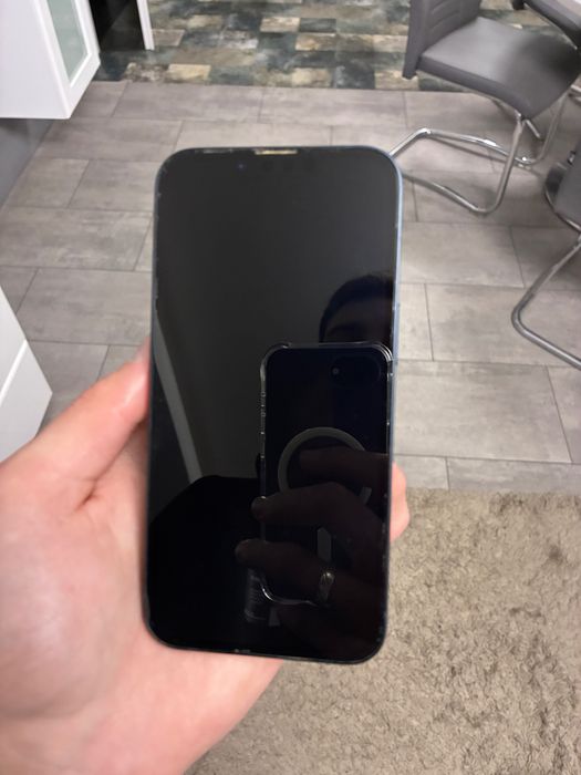 Продавам iPhone 13