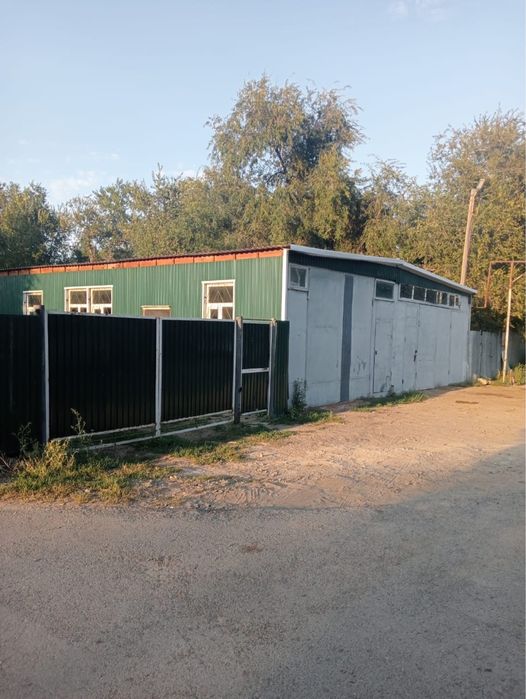 Продам 2 бокса под автосервис