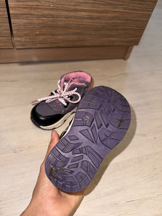 Продам ботинки на осень на девочку