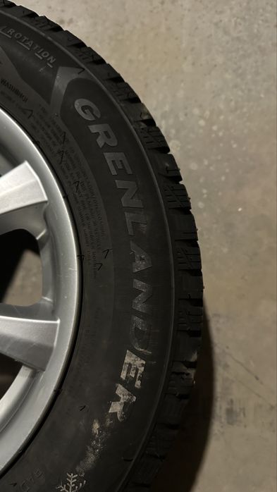 Продам зимнюю резину с дисками
