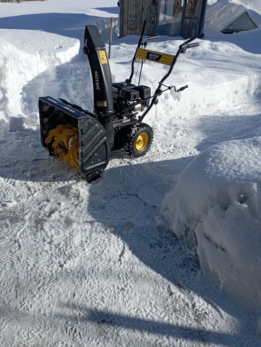 Продам снегоуборщик