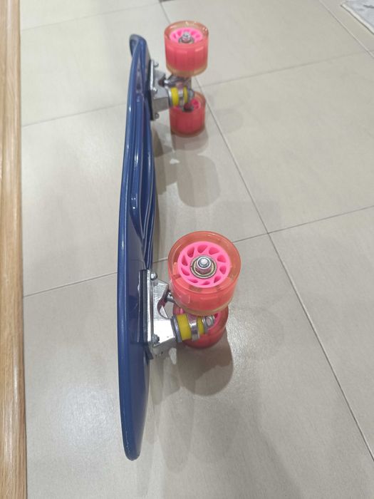 PennyBoard с дръжка и светлини в колелата, 60 x 16,5 x 13 cm