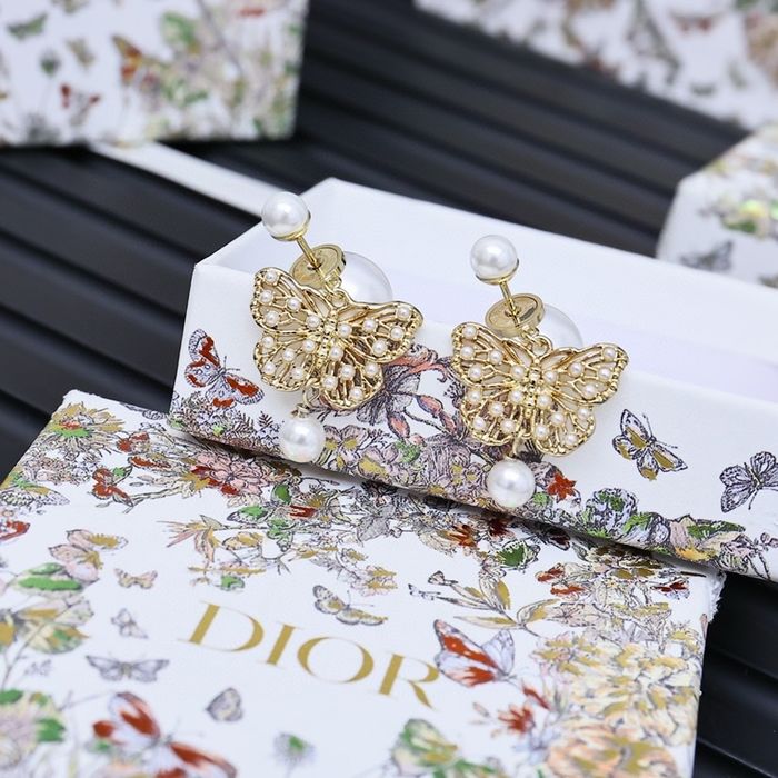 Cercei Christian Dior Tribales au un design delicat cu fluturi aurii decupați, decorați cu perle mici !