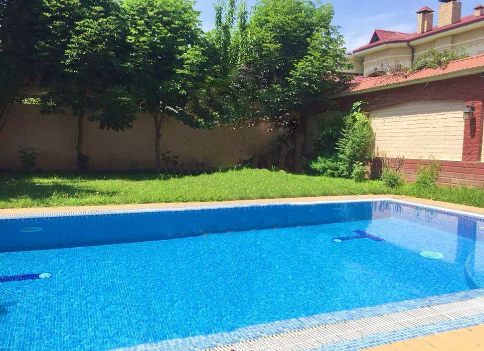 Продаётся Евродом 7 соток на метро Буюк ипак Йули (Академгородок)