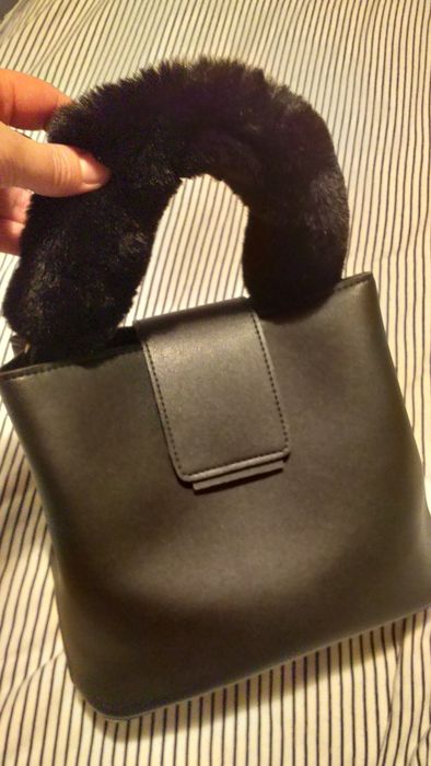 Poseta eleganta din piele neagra