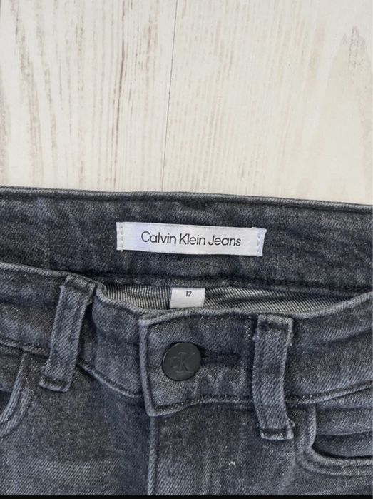 Vand blugi de firma pentru copii