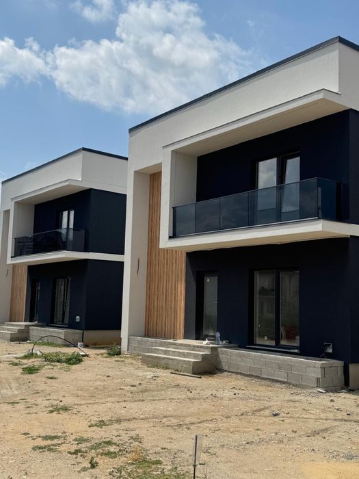 Balustrada din sticla securizata fixata in profil