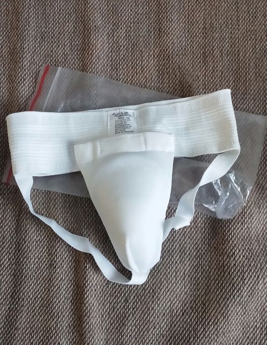 Продам шлем, щитки, кимоно