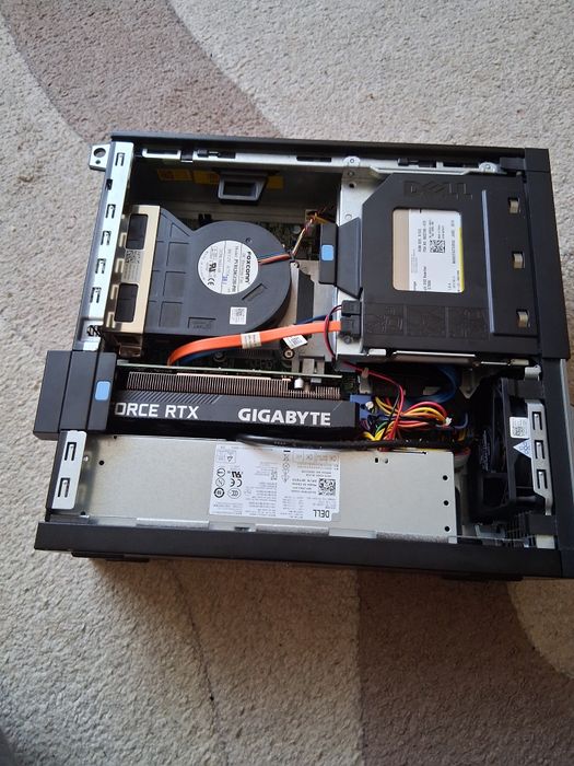 intel i5  RTX 3050 6GB  RAM 8GB SSD256GB