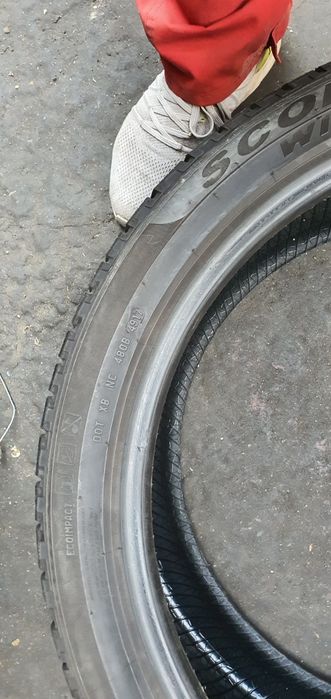 Гуми 2бр 265/40/21 - 2бр  295/35/21  -1бр - 170лвв