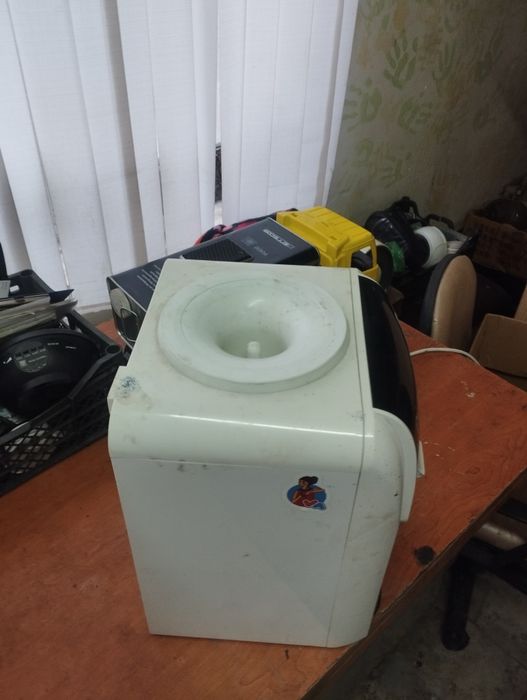 Продам диспенсер для воды