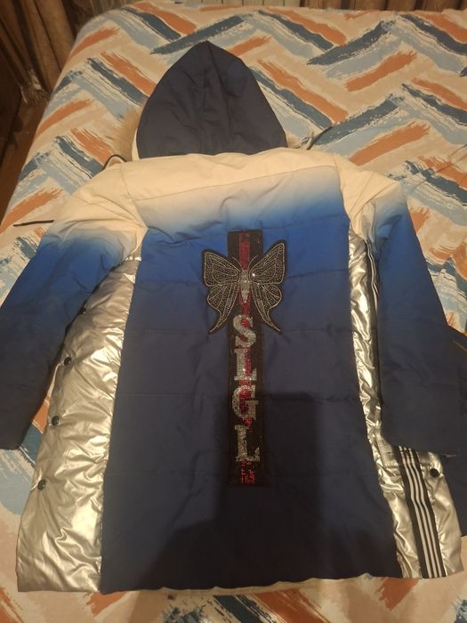 Продам куртки на девочек