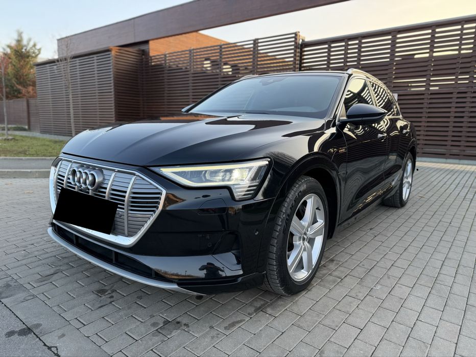 AUDI E-tron