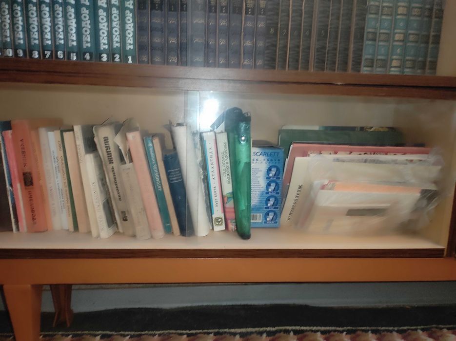 Продаются книги с полками