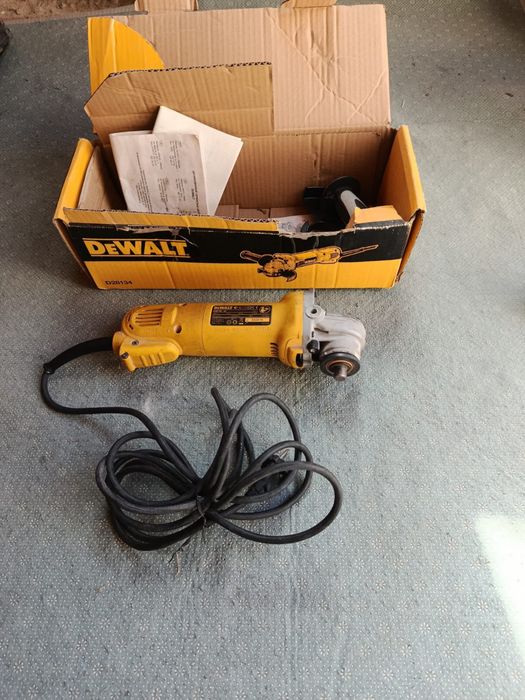 Болгарка DEWALT D28134