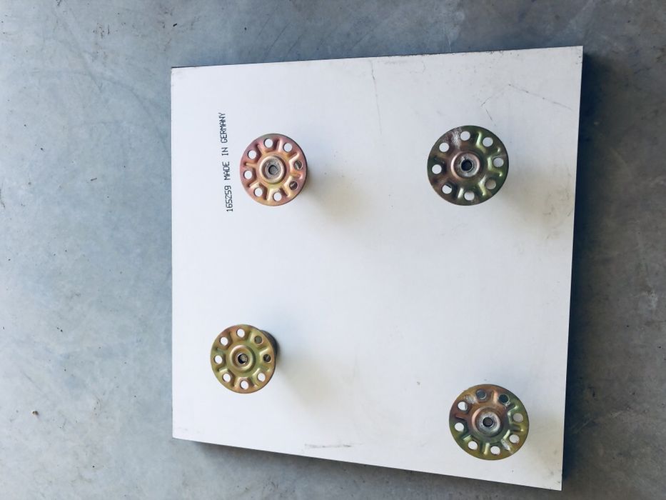 Pardoseala flotanta ,aproape noua fara zgarieturi