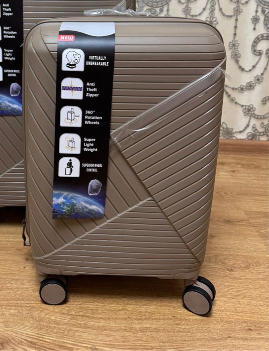 Чемодан  противоударный